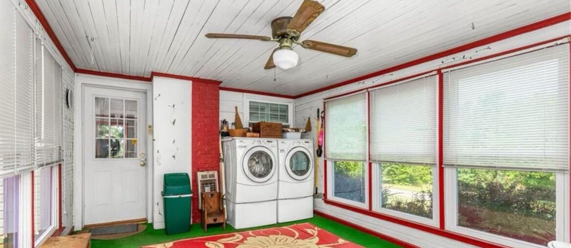 Green putt-putt carpet