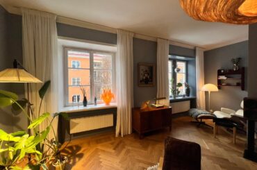 Blue or white windows?