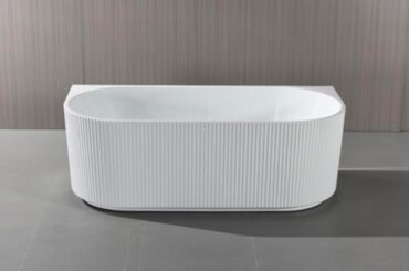 Help decide between tubs