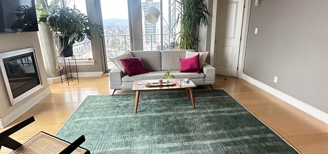 How to improve living room with green rug