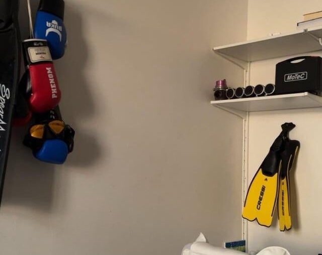 My minimalist room as an 18-year-old😀