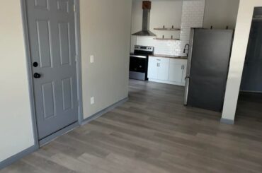 How do I choose a color palette for my apartment?
