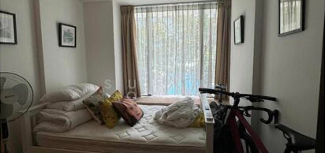 What colors go with the orange closets for the guest bedroom?