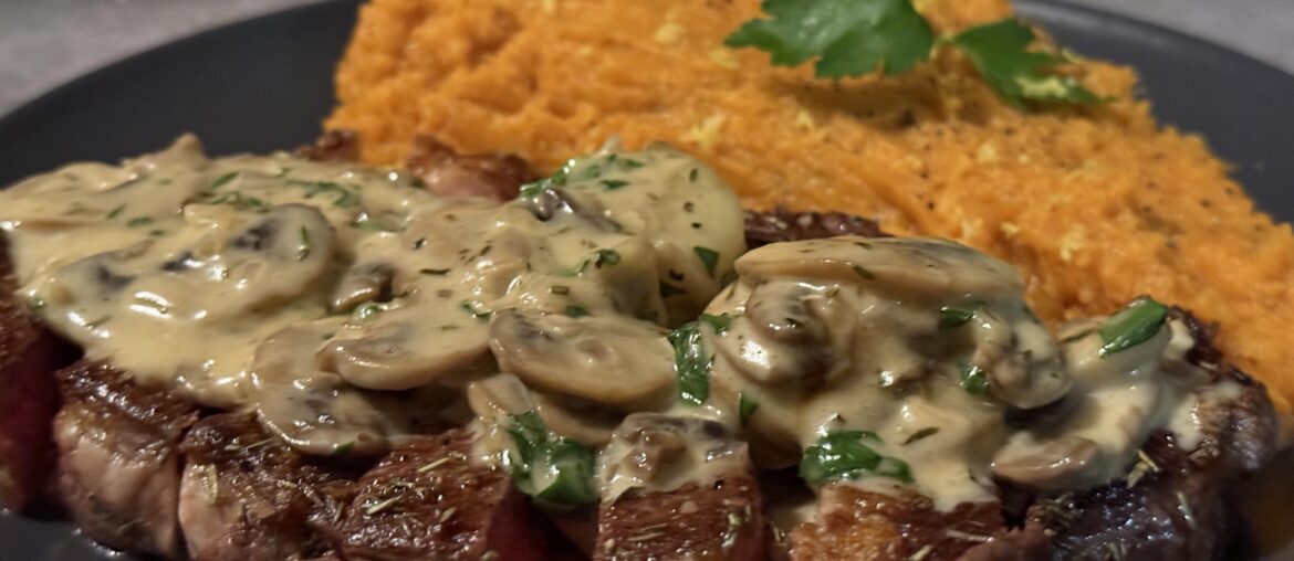 Bifteck aux champignons, purée de patate douce