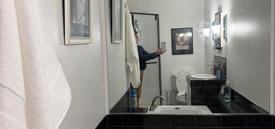 Big mirror!! Big mirror!!