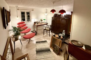 Computer in pre-computer age office?