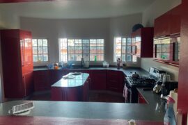 How would you rate this kitchen and what’s missing?