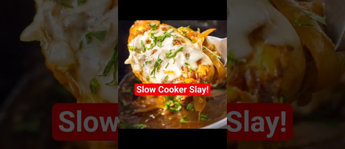 WHY IS THIS CHICKEN MOANING?! 🧅🔥 #crockpotrecipes #viralshorts