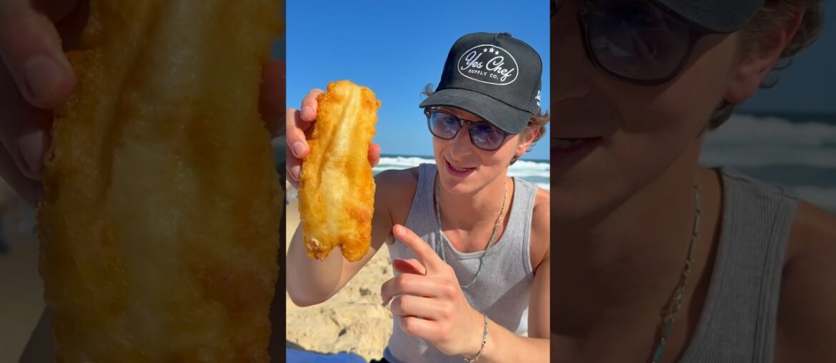 Trying fish and chips on the beach in Australia 📍Bondi Surf Seafoods