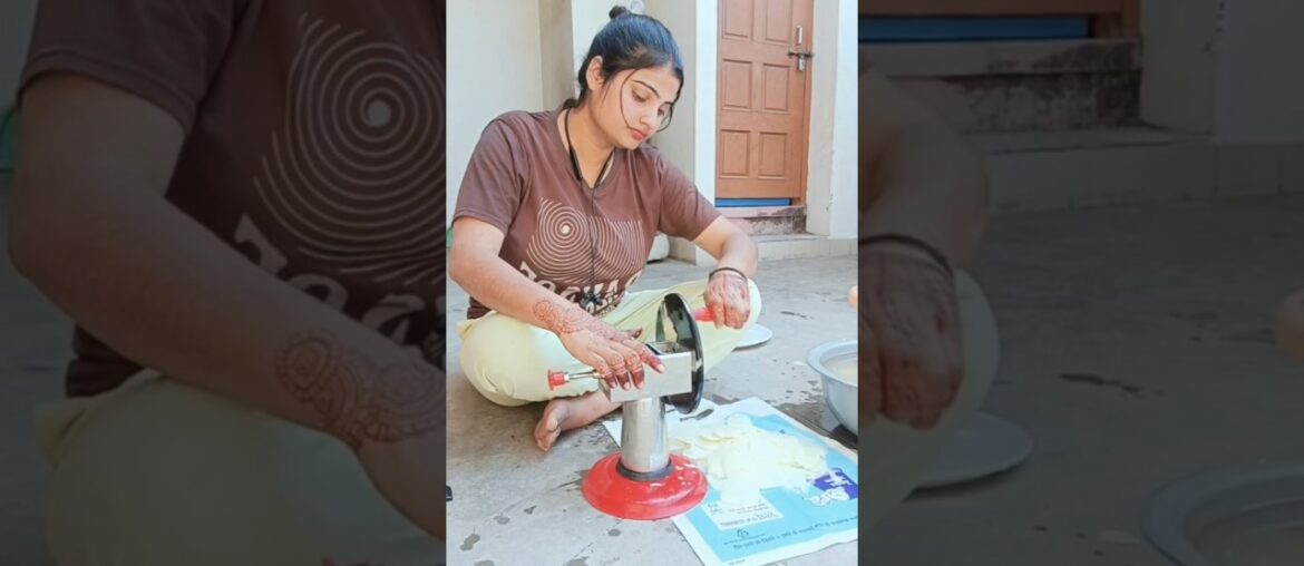 Holi Special Aalu Chips 😍🌈 Ghar Par ek dum s bajar Jaise | Kammo Ji Ki Kitchen #shorts