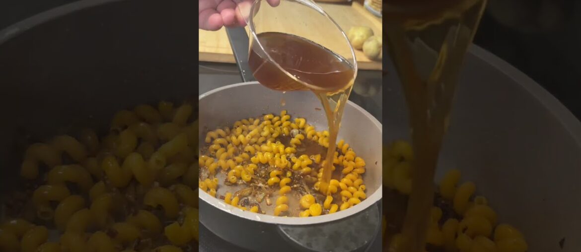 One pot & one portion French onion pasta! 🍝