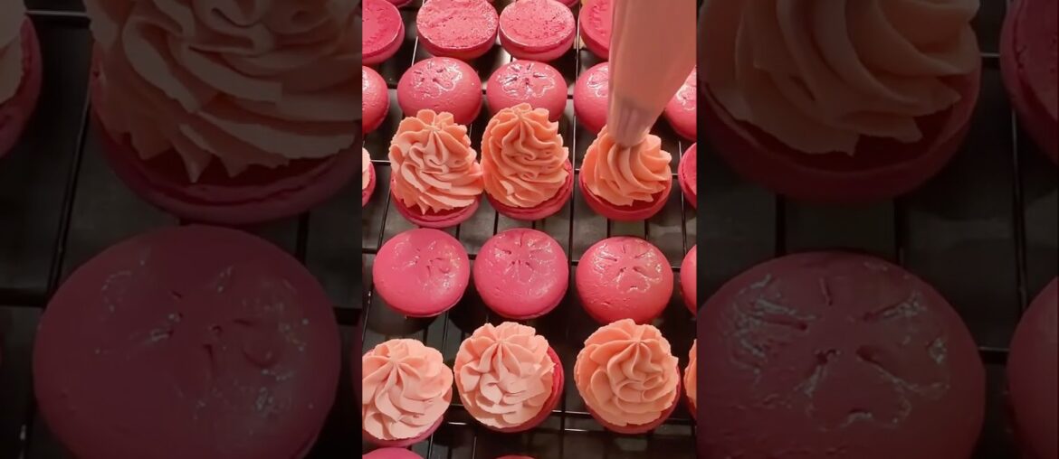 How I make the Strawberry French Macarons 🍓 Hand Piped Filling