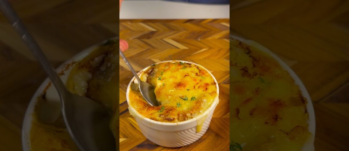 Sweet and cheesy French onion soup 🥣 #viral #shorts #viralvideo #youtube #food #foodie
