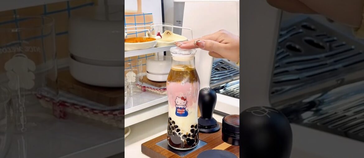 🧀🍓Strawberry Salted French Cheese Latte☕So delicious you'll want to spin around in it!❗ #coffee