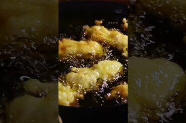 Dry fried enoki mushrooms, fried enoki mushrooms and dumpling wrappers, crispy gourmet food, eno