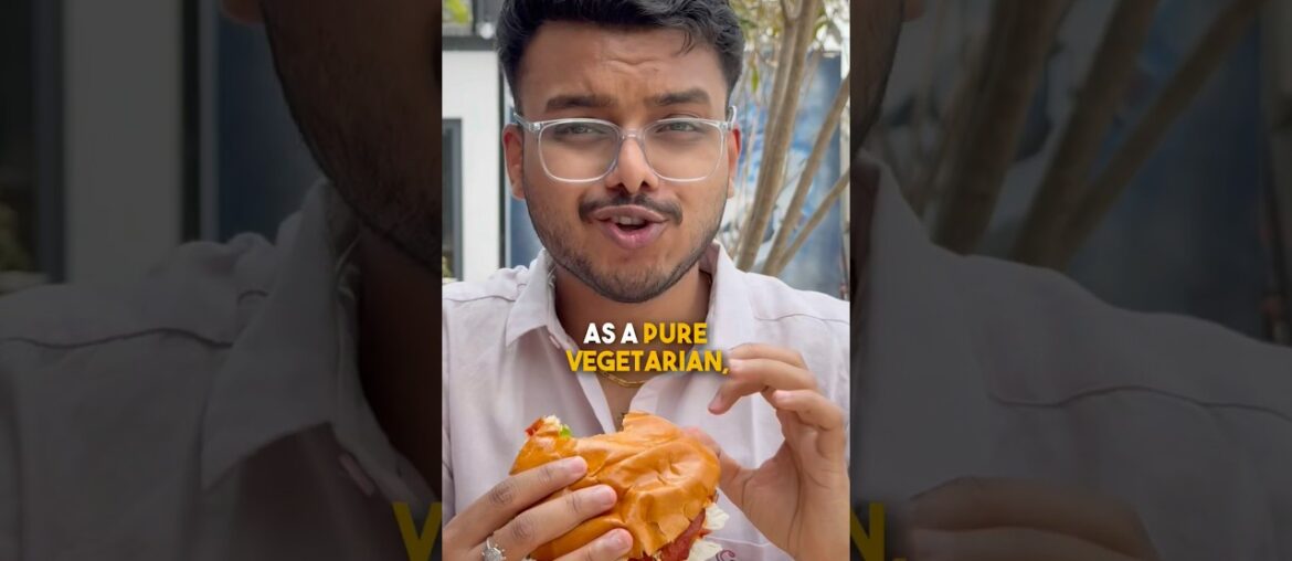 Best Gourmet burger in town 🤌#bengaluru #explorepage #trendingshorts #viralshort