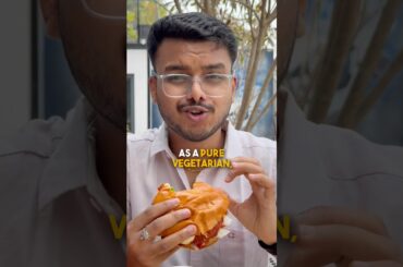 Best Gourmet burger in town 🤌#bengaluru #explorepage #trendingshorts #viralshort