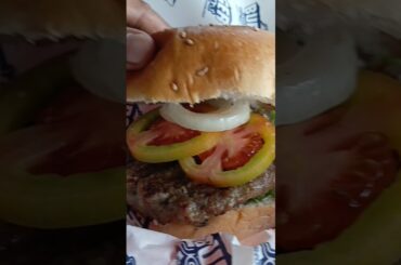 #food #foodie #foodtrip #yummy #burger #fries #burgerjoint #foodshorts #shorts #shortvideo #foodies