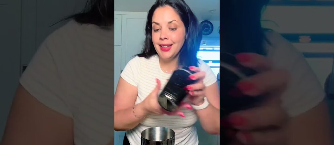 I worked at Houston’s for 15 years and French martinis were always one of the most popular cocktails I worked at Houston’s for 15 years and French martinis were always one of the most popular cocktails