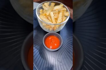 Market जैसी crispy French Fries अब घर पर! 🍟🔥 Secret = Cornflour 🤫#shorts #simplesnack #snackhack