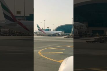 WAR landing into dubai #emirates #war #youtube #youtuber #short #shorts #viral #dubai #france #sky