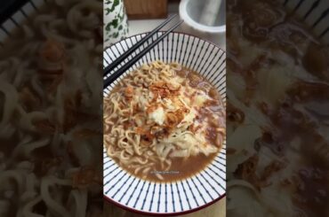 🍜 RAMEN SERIES: PART 3 🍜 FRENCH ONION RAMEN WITH CRISPY SHALLOTS Comment “RECIPE” and I’ll send