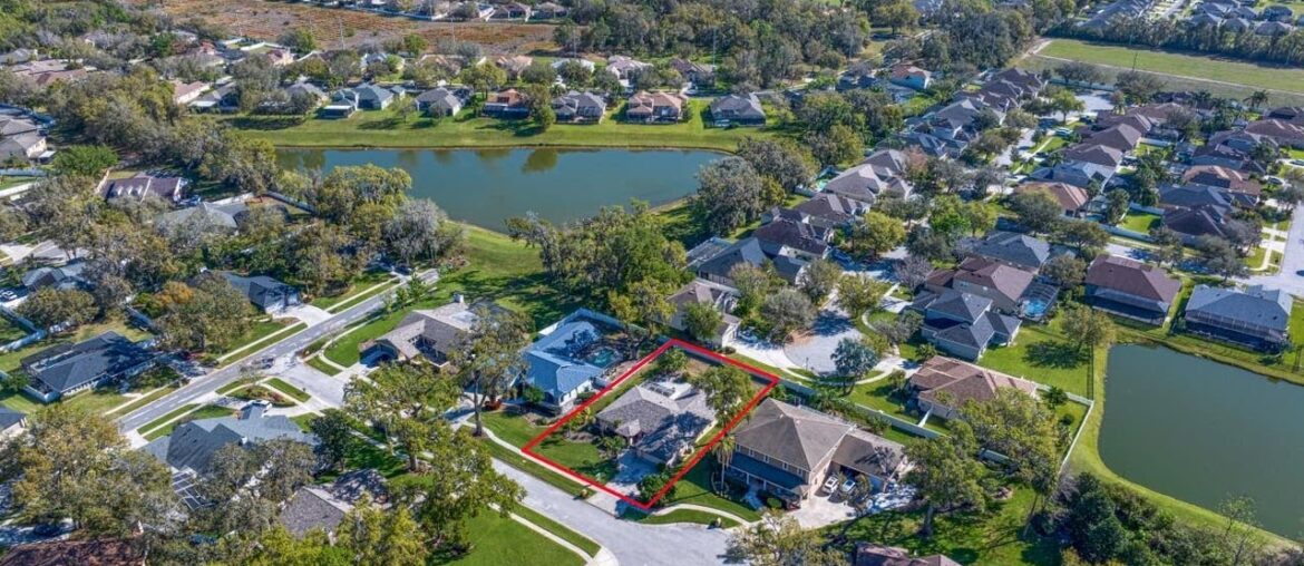 1105 Deer Run Pl, Valrico, FL