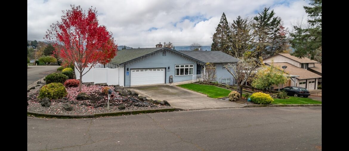 Roseburg Home For Sale - 1821 NW Sellwood St