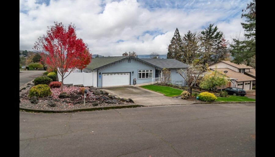 Roseburg Home For Sale – 1821 NW Sellwood St