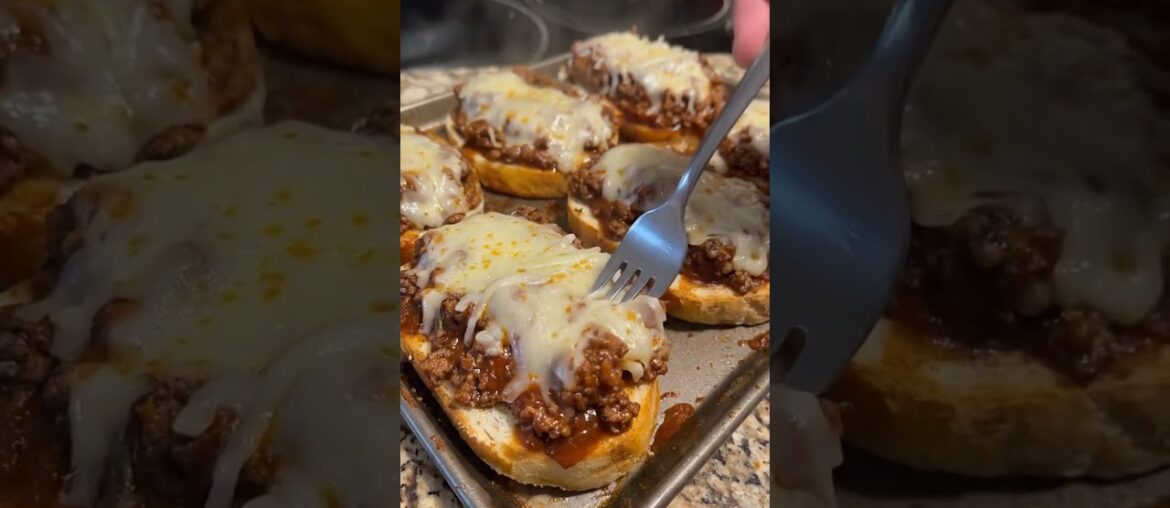 🍞🧀 Cheesy Sloppy Joe Garlic Bread