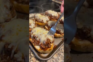 🍞🧀 Cheesy Sloppy Joe Garlic Bread