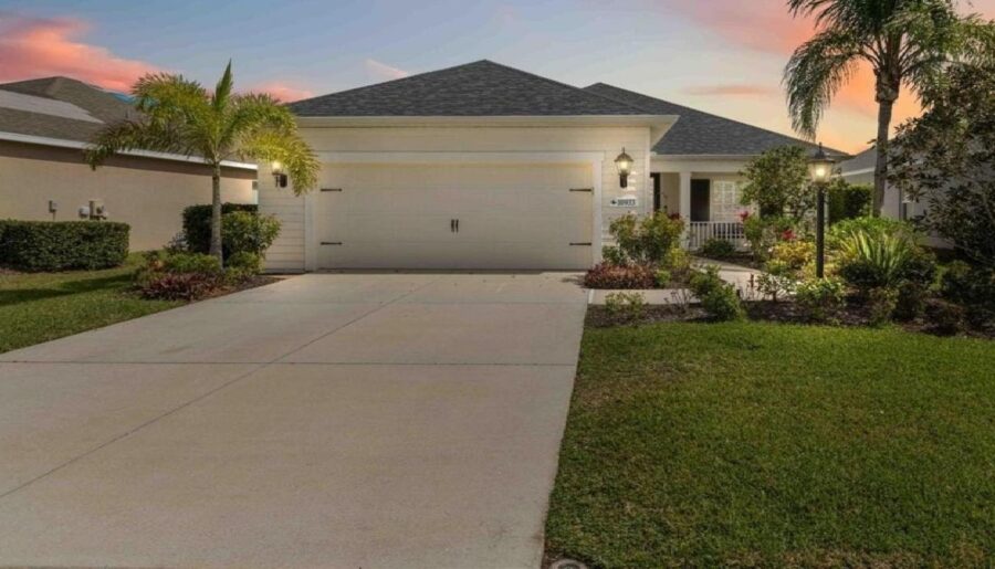 10933 BLUE MAGNOLIA LANE, PARRISH, FL Presented by The Young Team.