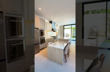 Casa em Alphaville, nova e mobiliada.