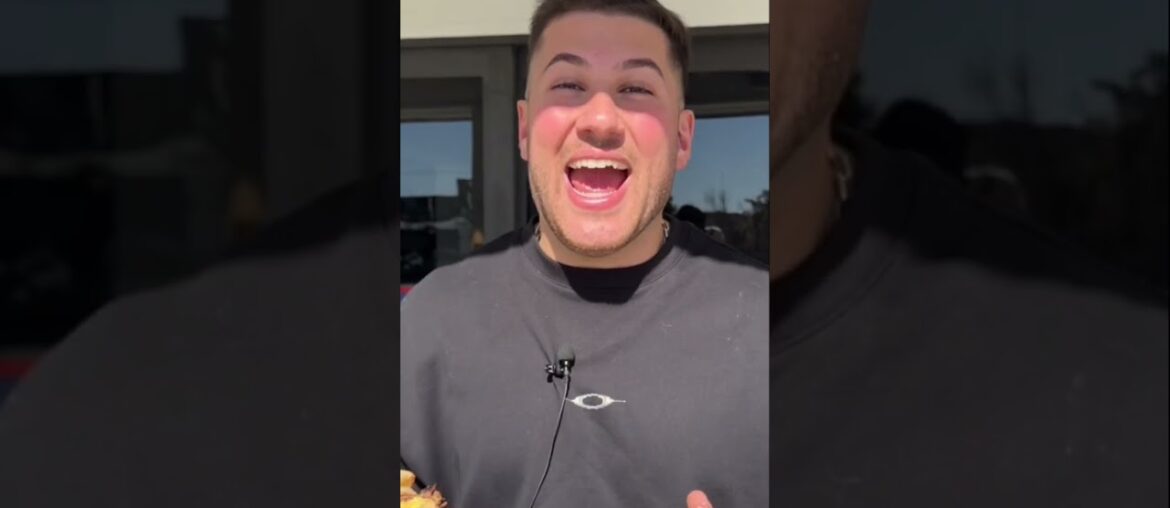 TRYING LEGENDARY GOLDBERGS DELI #foodie #bagels