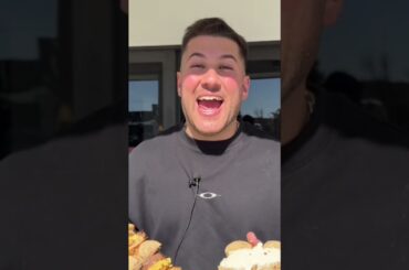 TRYING LEGENDARY GOLDBERGS DELI #foodie #bagels