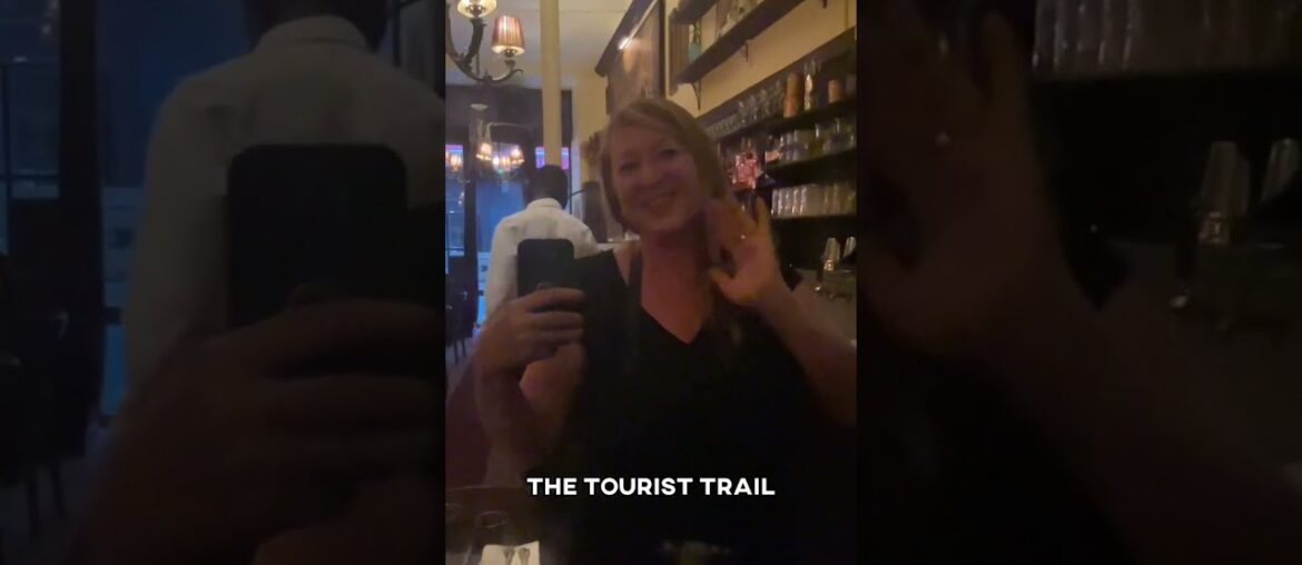 Do NOT eat in Place du Tertre in Montmartre ❌