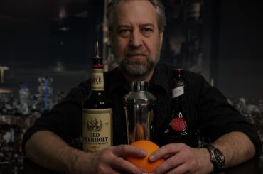 ASMR Skyscraper Bar - Cocktail Mixing