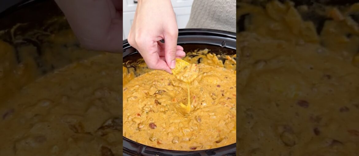 Easy gameday appetizer #recipe #easyrecipe #crockpot #chili #appetizer