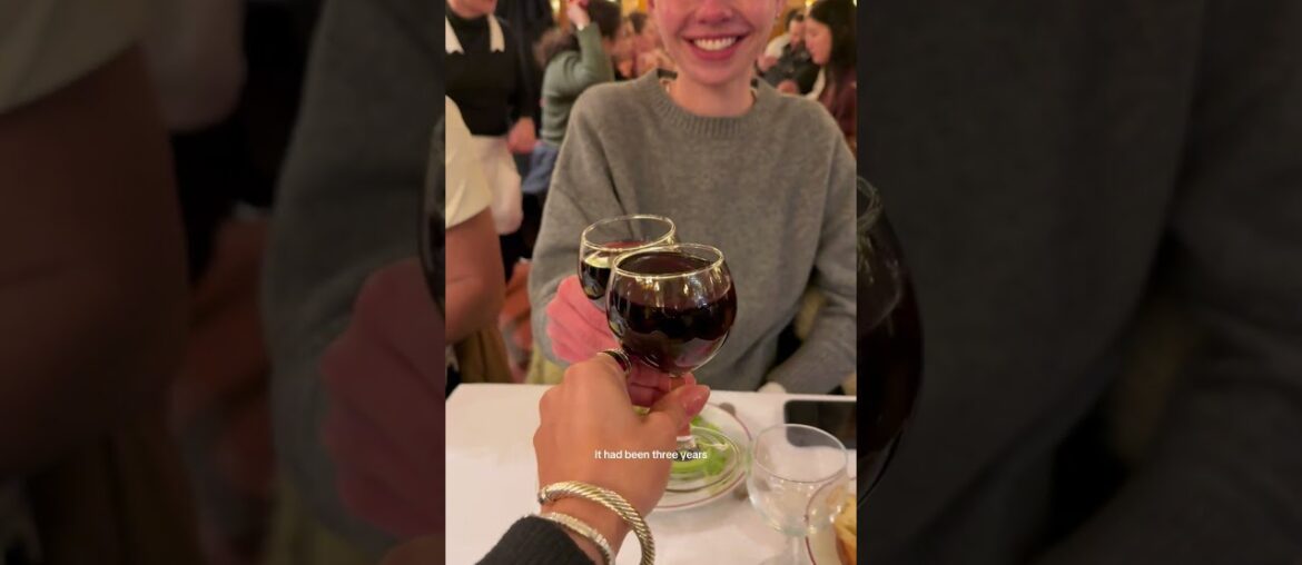 trying the BEST steak frites in all of Paris! 🇫🇷 Le Relais de L’Entrecôte #parisfood