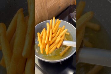 Ye aaloo ke nhi bane hai 😯 #shorts #bristihomekitchen #frenchfries