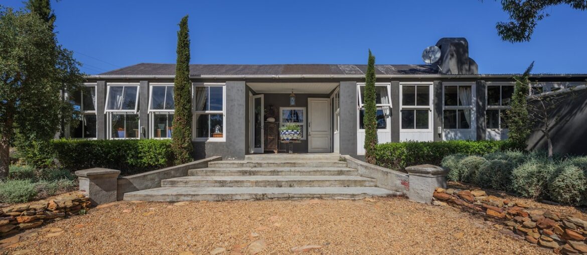 A Little Provence in Napier - Heritage Home & Romantic Restaurant & Wine Cellar Opportunity