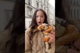 TRYING THE VIRAL CROOKIE IN PARIS!! #explore #viral #paris #review #food #shortsfeed #shorts