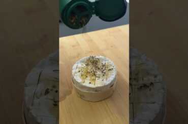 Fast & Delicious 🇫🇷 | Baked Camembert 🧀