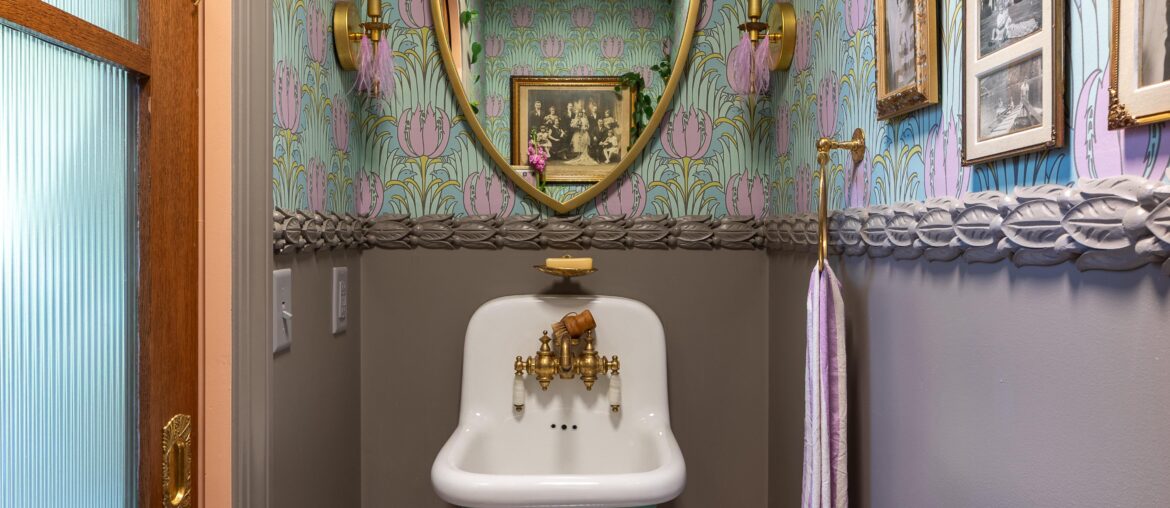 Powder room, The Black Iris house - Rhode Island [OC] [4474 x 6711]