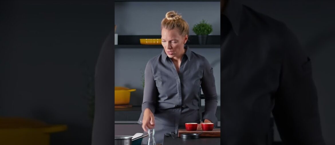 Die Crème Caramel ist weit mehr als nur ein Dessert – sie ist ein Stück französische ...