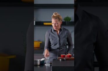 Die Crème Caramel ist weit mehr als nur ein Dessert – sie ist ein Stück französische ...