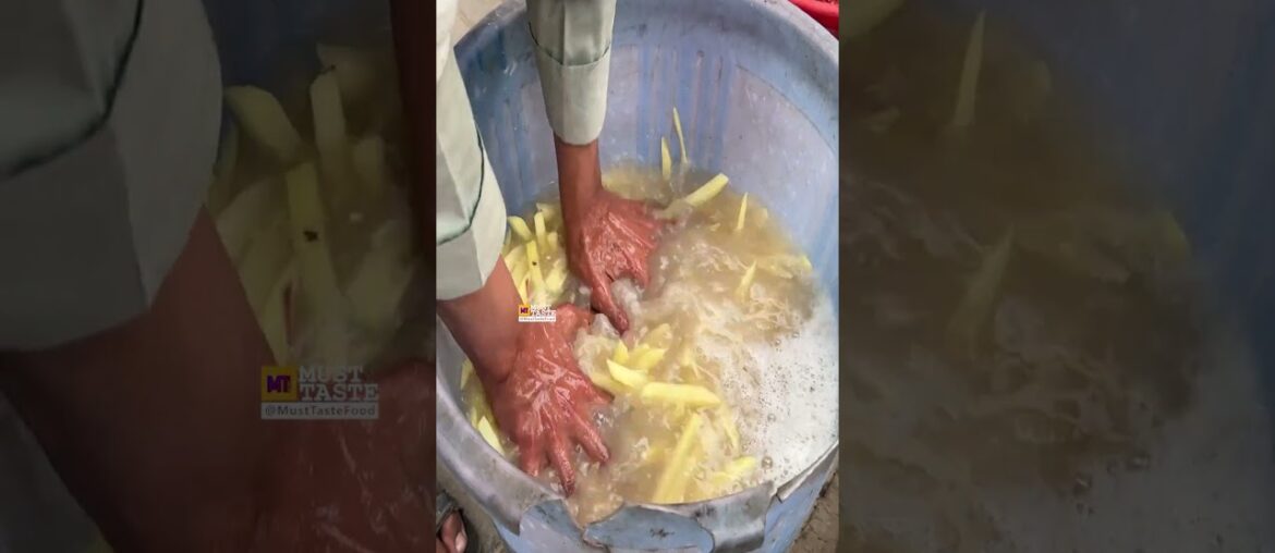 Young Boys Selling French Fries - Roadside Crispy Fries Recipe - Karachi Street Food