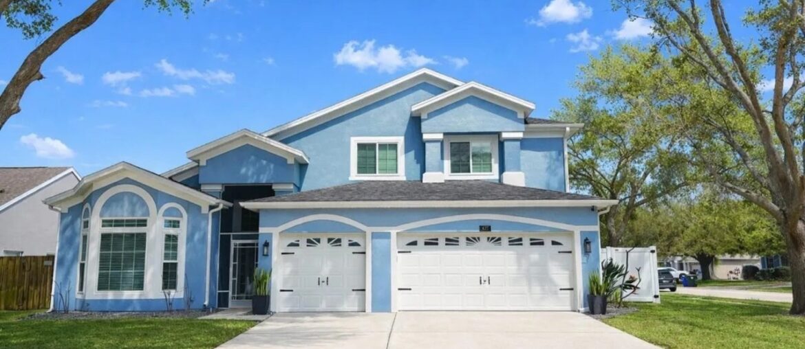 Dream Florida Oasis with Pool, 3-Car Garage & Prime Chelsea Park Location!