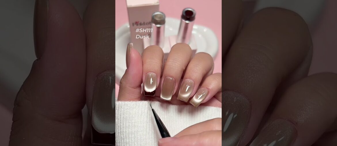 A gilded envelope, sealed with wine. 💌✨