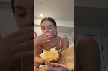 LASAGNA TOAST ANYONE?!? YOU LITERALLY CAN PUT ANYTHING ON TOAST IT’S SO YUMMY